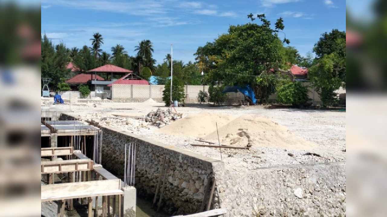 Penimbunan laut secara ilegal di Marina, Kecamatan Wangi-Wangi, Kabupaten Wakatobi. Foto: Dian