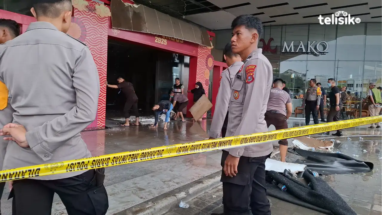 Mall The Park Kendari akan tutup sementara usai mengalami kebakaran. Foto: Erni Yanti/Telisik