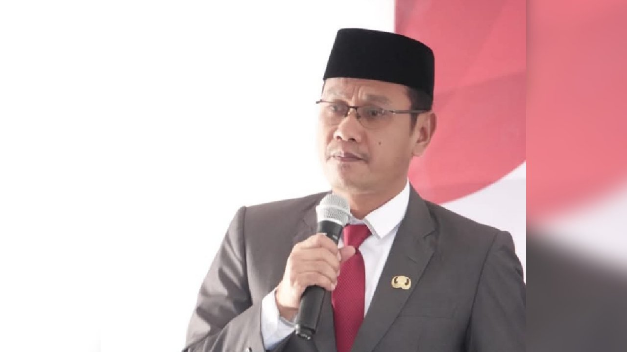 Mantan Sekda Buton Selatan yang kini demosi menjadi staf Analis Sekretariat Daerah, La Ode Budiman. Foto: Ist.