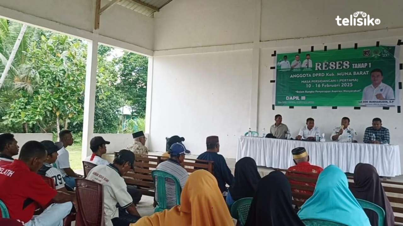 Reses yang dilakukan oleh anggota DPRD Muna Barat, La Ode Burhanudin, di Kecamatan Tiworo Tengah, Sabtu (15/2/2025). Foto: Putri Wulandari/Telisik