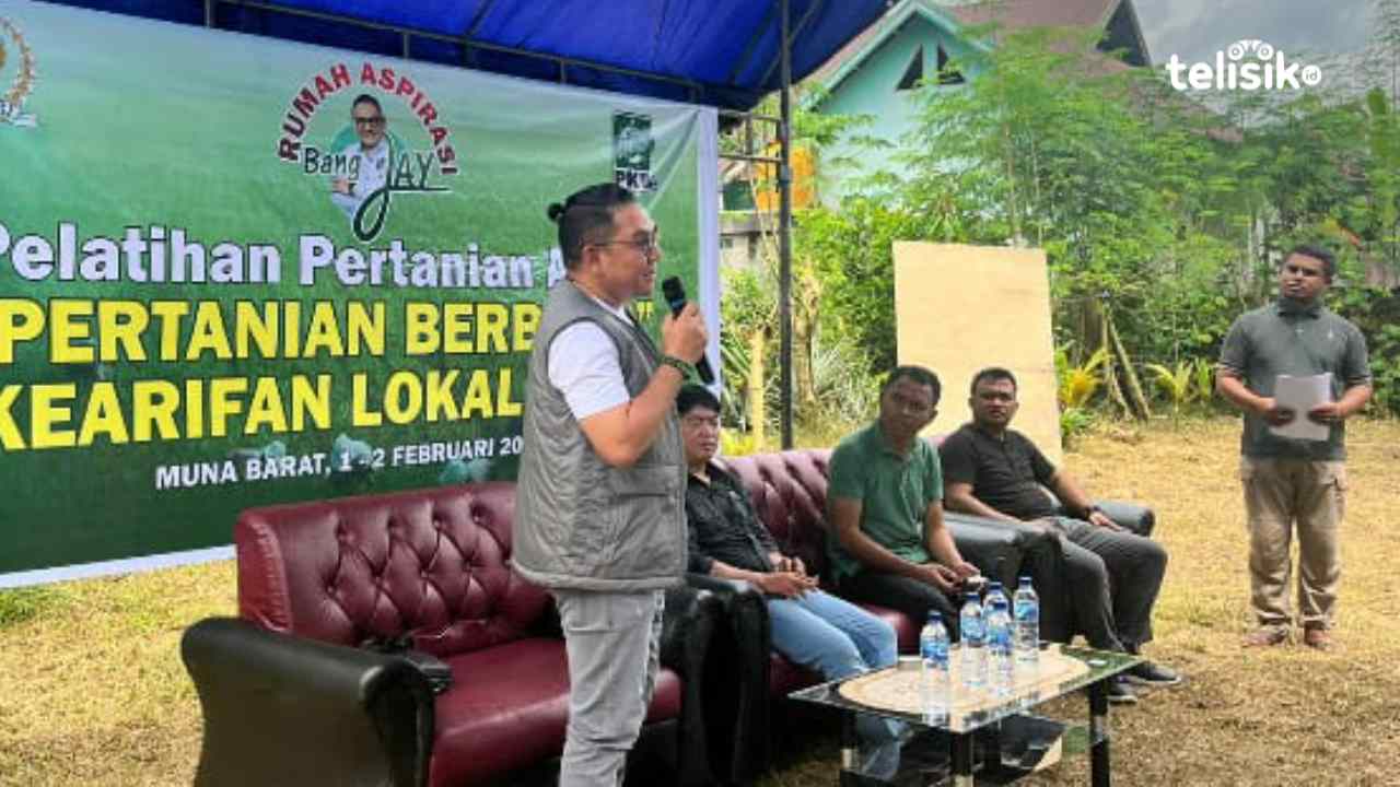 Anggota DPR RI dari Fraksi PKB, Jaelani, saat menghadiri pelatihan bagi petani milenial di Muna Barat, Sabtu (1/2/2025). Foto: Putri Wulandari/Telisik