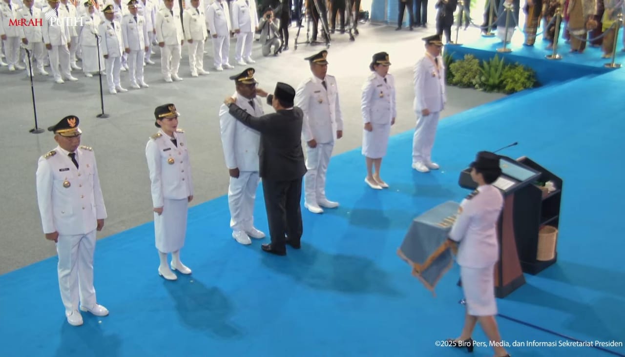 Momen Prabowo melantik enam kepala daerah secara simbolis. Foto: YouTube@Sekretariat Presiden
