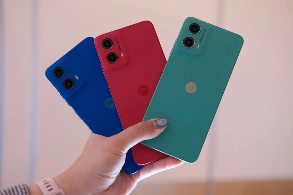 Moto G45 5G hadir dengan tiga varian warna elegan terbaru. Foto: Repro Kompas