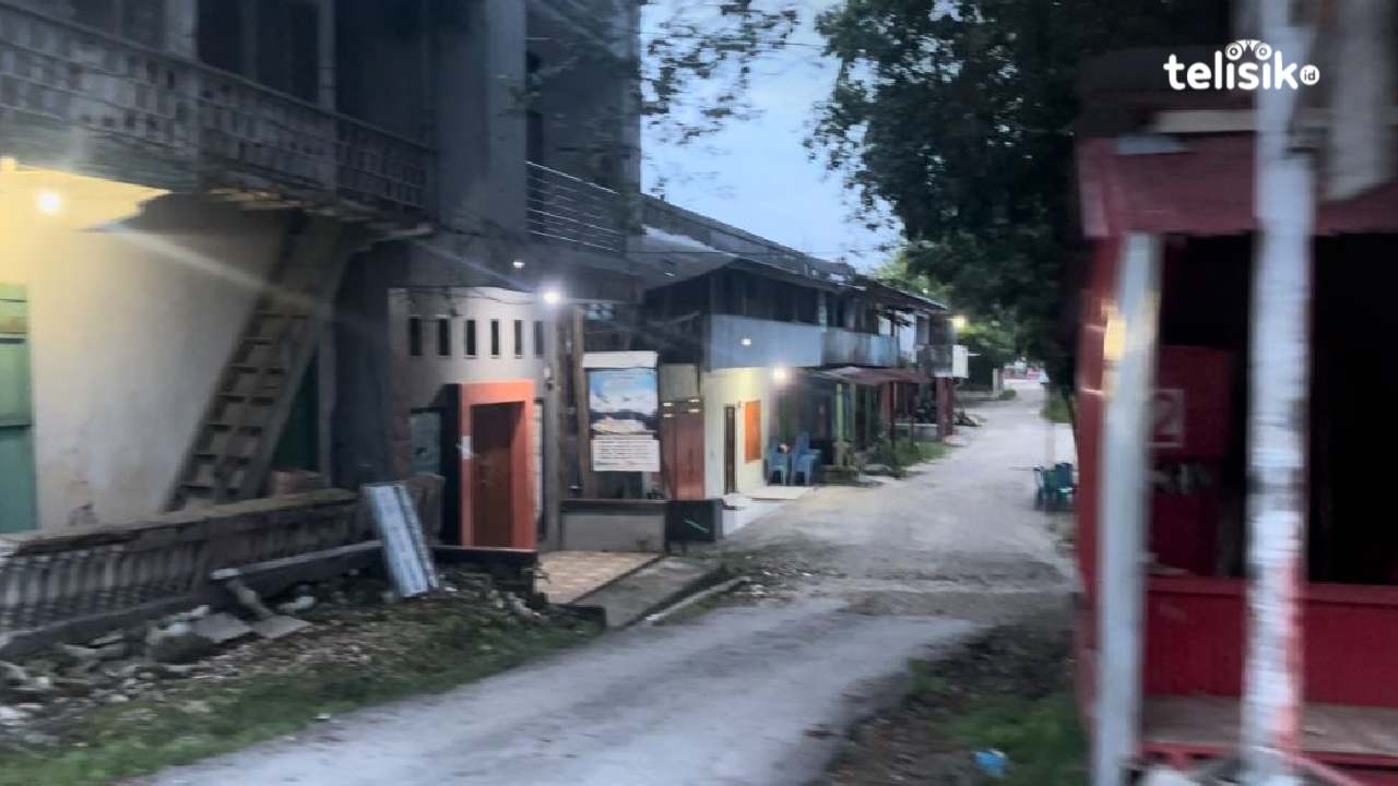 Suasana rumah H. Haliana Bupati Wakatobi terpilih usai pembacaan putusan MK terlihat tampak sepi, Selasa (4/2/2025). Foto: Wa Ode Hesti/Telisik
