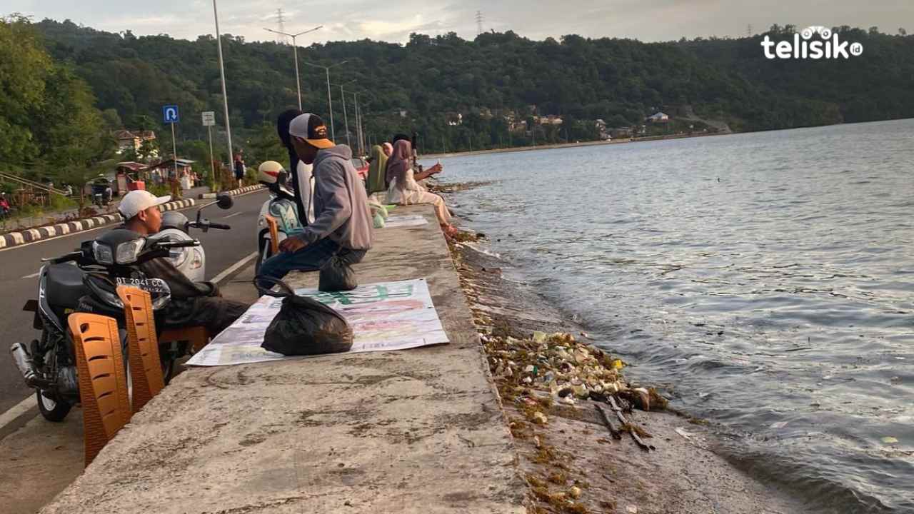 Sampah yang mencemari bypass Baubau. Foto: Elfinasari/telisik