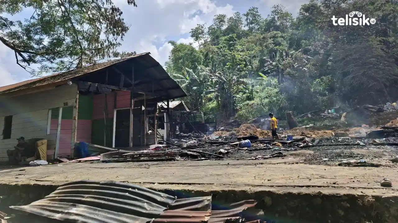 Suasana terkini TPA Puuwatu setelah kebakaran yang menyebabkan 52 rumah warga ludes terbakar. Foto: Erni Yanti/Telisik