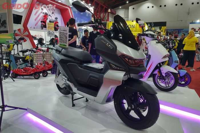 Minat motor listrik menurun, konsumen menunggu kepastian subsidi dari pemerintah. Foto: Repro Gridoto