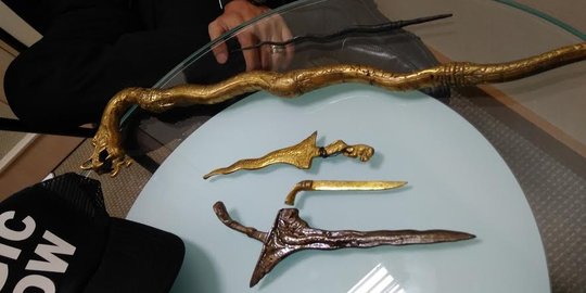 Sering terjadi kejadian aneh, rumah dipercaya menyimpan pusaka gaib misterius. Foto: Repro Merdeka