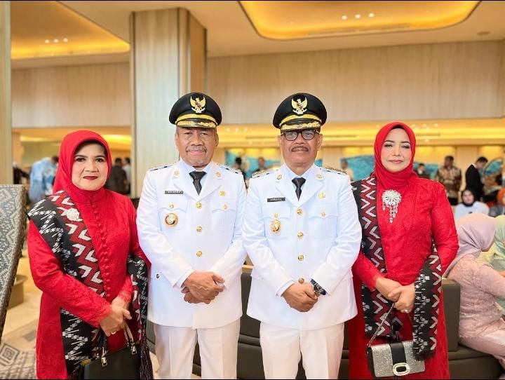 Bupati Muna, Bachrun Labuta, bersama Wabup, La Ode Asrafil Ndoasa, usai dilantik oleh Presiden Prabowo Subianto di Istana Kepresiden, Jakarta, Kamis (20/2/2025). Foto: Ist.