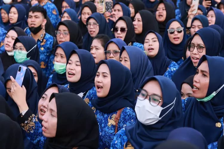 Pemerintah menetapkan jadwal pencairan THR ASN dan TNI-Polri 2025. Foto: Repro fajar.co.id