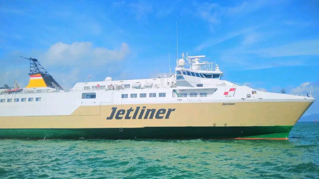 KM Jetliner milik PT Pelni (Persero) yang melayani rute Kendari-Raha-Wanci. Foto: Facebook Awal Odhe.