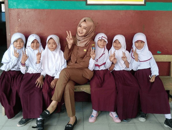 Guru yang telah lolos PPG 2025 akan segera menerima tunjangan sertifikasi. Foto: Repro Panduan Mengajar