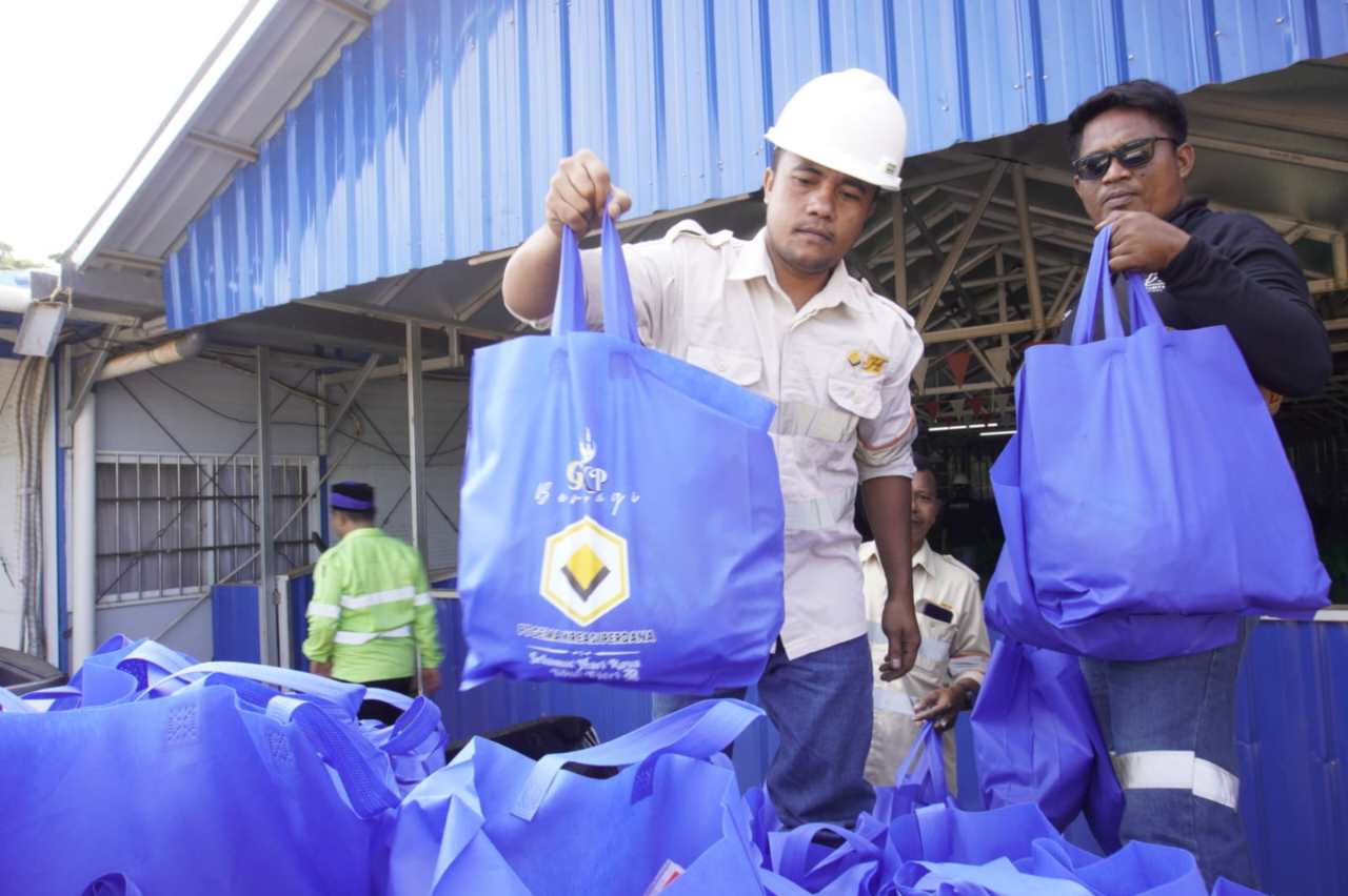 Paket sembako yang disiapkan oleh PT GKP untuk dibagikan kepada warga di tiga kecamatan di Kabupaten Konawe Kepulauan. Foto: Ist.