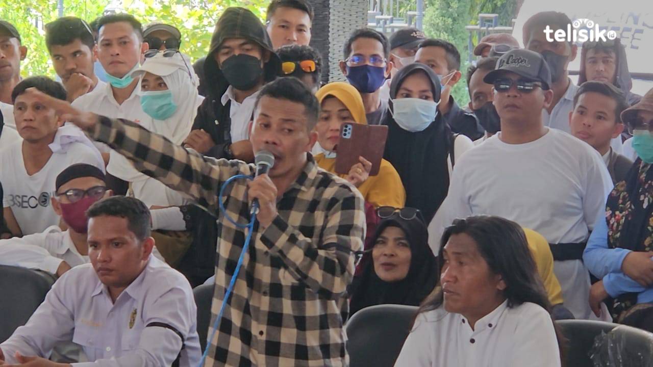Jendral Lapangan Zainal Saputra, dari demontrasi Forum CASN/PPPK, haramkan Bahtra Banong injakan kakinya di Bumi Anoa. Foto: Sigit Purnomo/Telisik