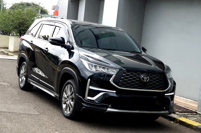 Toyota Kijang Innova kembali jadi raja jalanan dengan penjualan tertinggi Februari 2025. Foto: Repro Gridoto.
