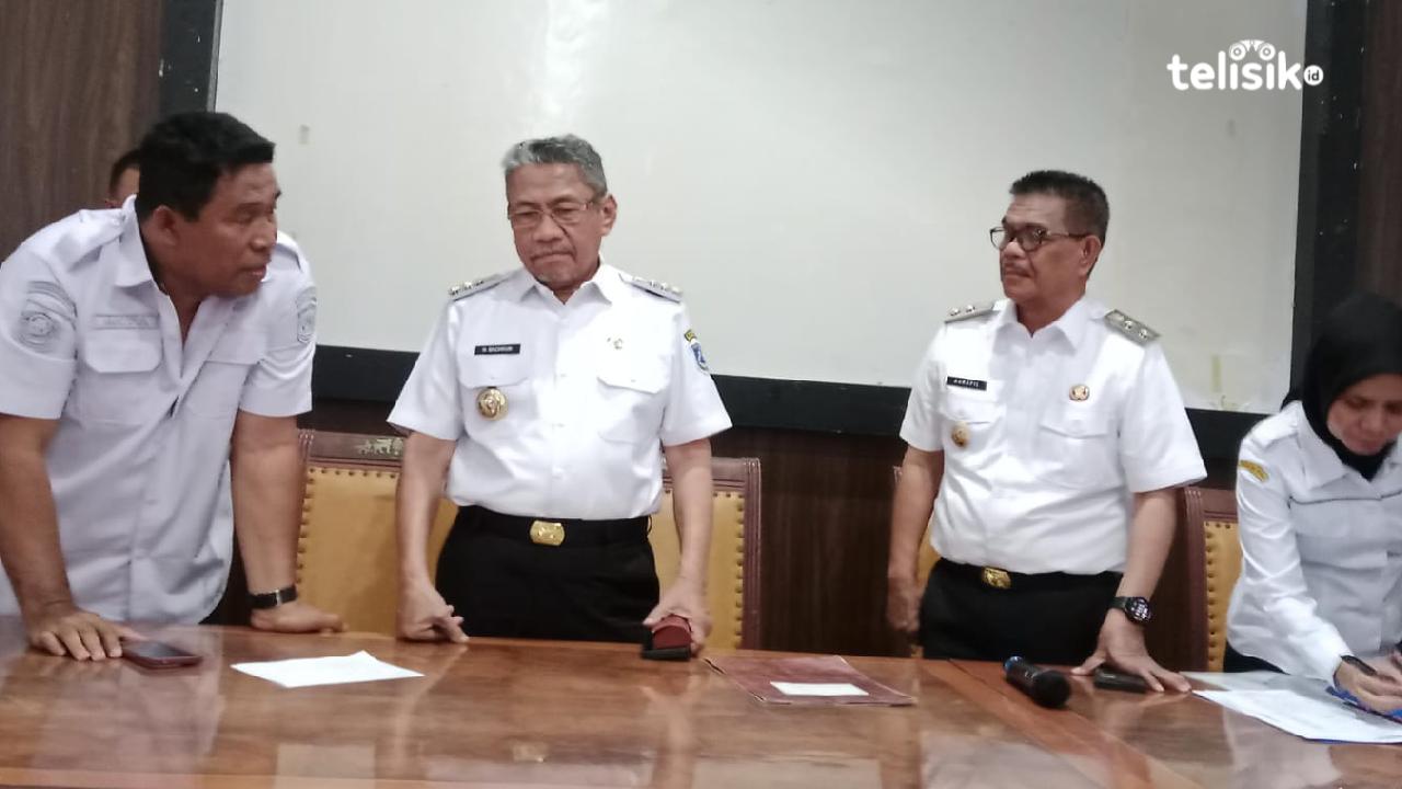 Bupati Muna, Bachrun Labuta dan Wabup, La Ode Asrafil Ndoasa. Foto: Sunaryo/Telisik