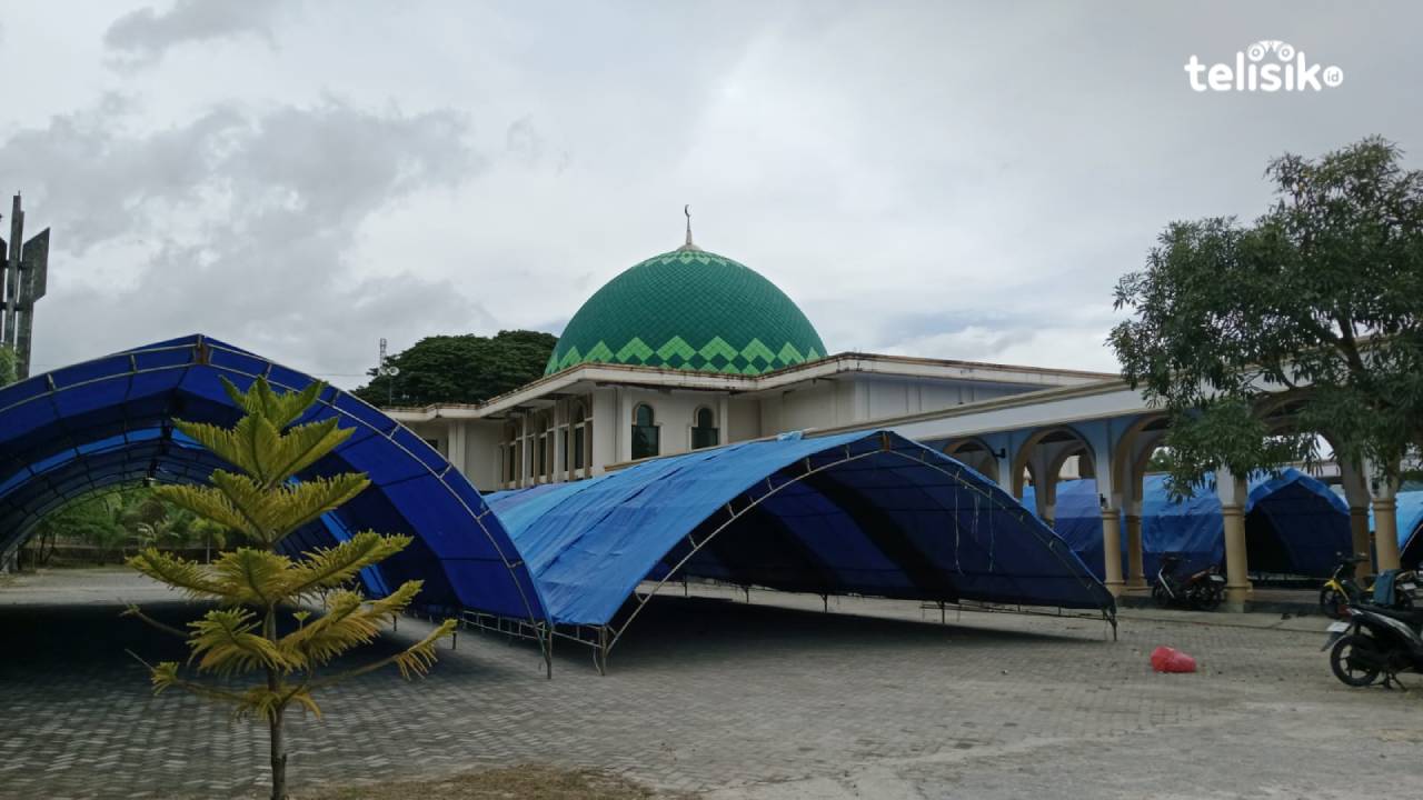 Masjid Agung Almunawarah menjadi lokasi salat Ied Bupati dan Wabup Muna. Foto: Sunaryo/Telisik.