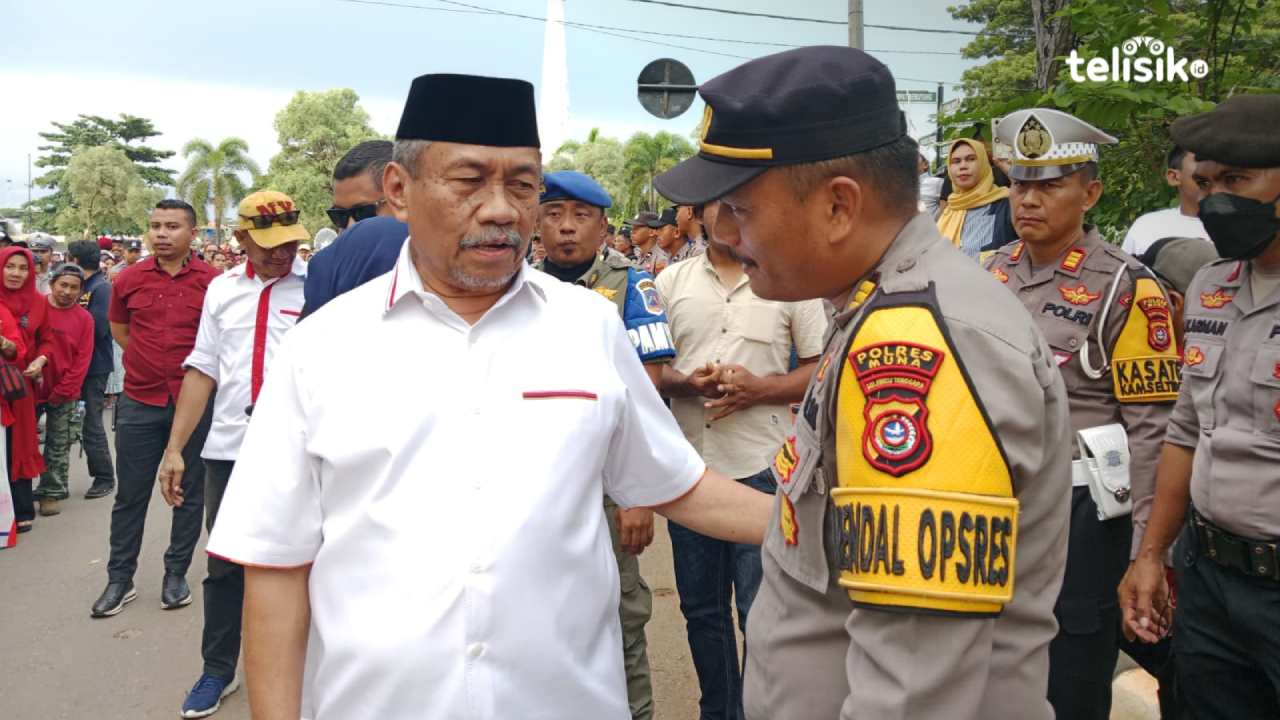 Bupati Muna, Bachrun Labuta akan menindak oknum ASN yang membekingi perusahaan sawit. Foto: Sunaryo/Telisik