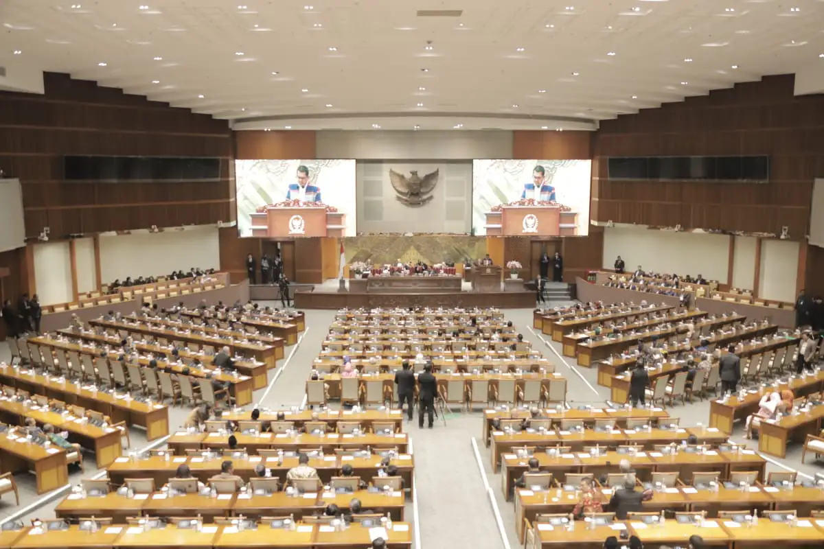 Bukan di Gedung Senayan Jakarta, DPR bakal melakukan rapat soal revisi UU TNI di Hotel Bintang Lima. Foto: Repro MenPAN-RB