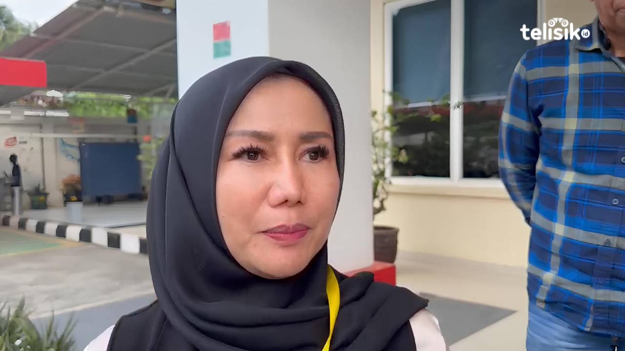 Ketua Komisi III DPRD Sultra, Suleha Sanusi minta pihak Pertamina agar libatkan pihak independen dalam memeriksa BBM jenis Pertalite yang diduga oplosan. Foto: Sigit Purnomo/Telisik