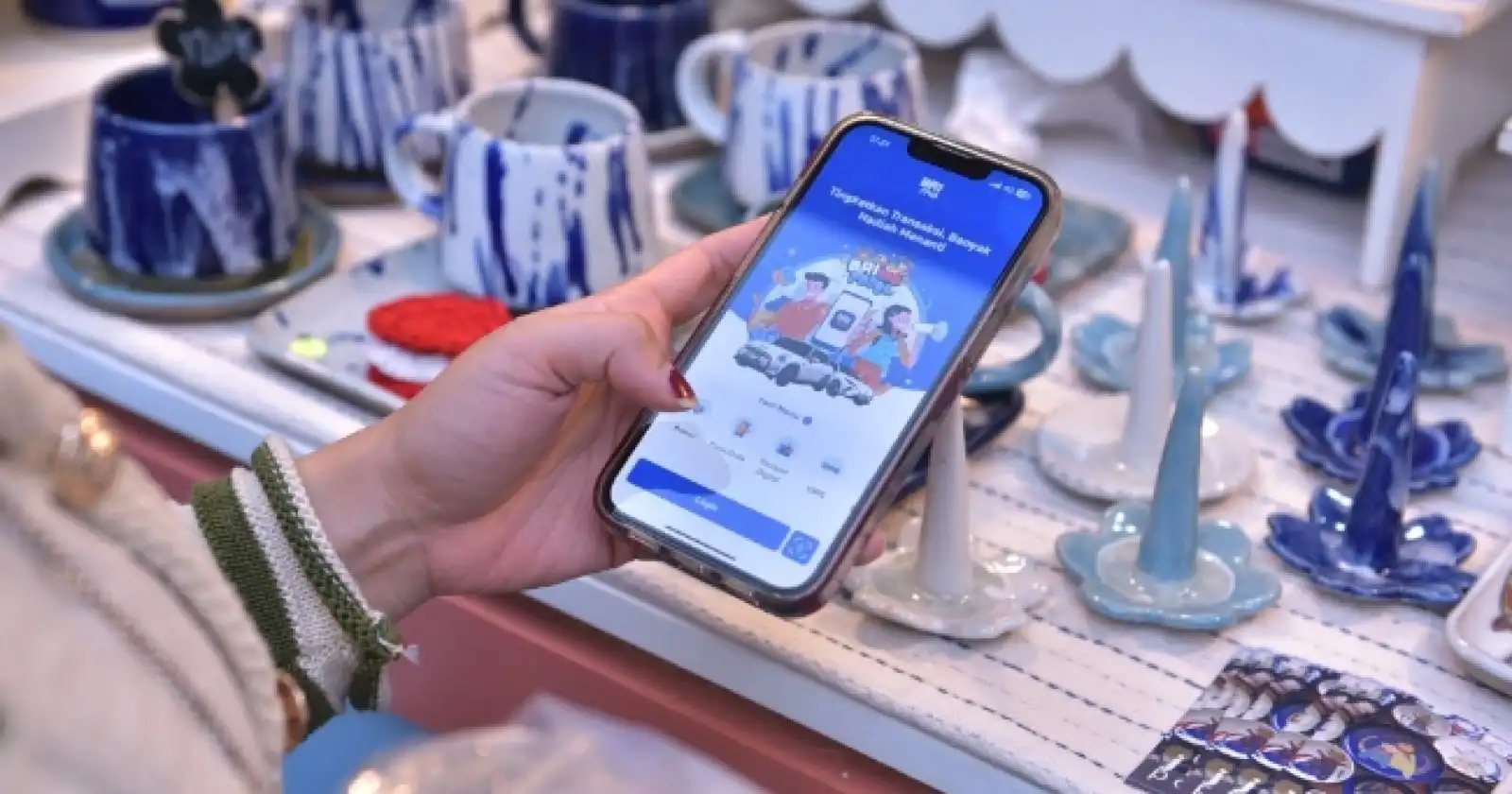 Fitur terbaru BRImo memungkinkan transaksi cepat hanya dengan menempelkan ponsel NFC. Foto: Repro Suara.com