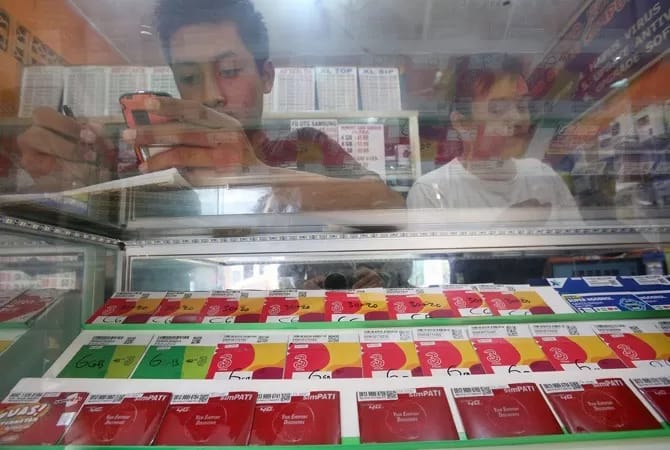 Operator seluler berikan diskon hingga 50 persen untuk paket data Lebaran. Foto: Repro Jawapos.