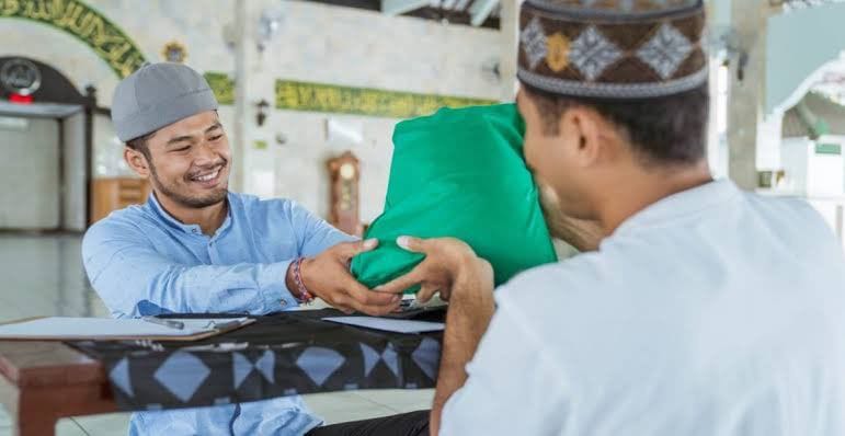 Berikut enam syarat orang yang tidak wajib membayar zakat fitrah Ramadan. Foto: Repro Antara.