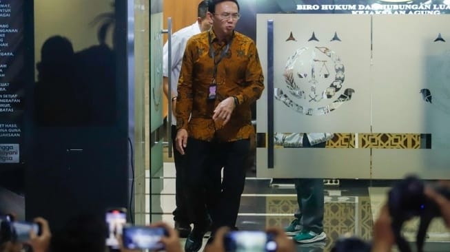Tim Jampidsus Kejagung periksa Ahok terkait ekspor impor minyak mentah Pertamina. Foto: Repro Suara.com