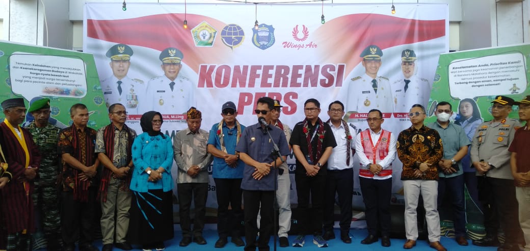 Konferensi pers pembukaan kembali layanan penerbangan Wings Air ke Kabupaten Wakatobi, Sulawesi Tenggara, Jumat (21/3/2025). Foto: Iman