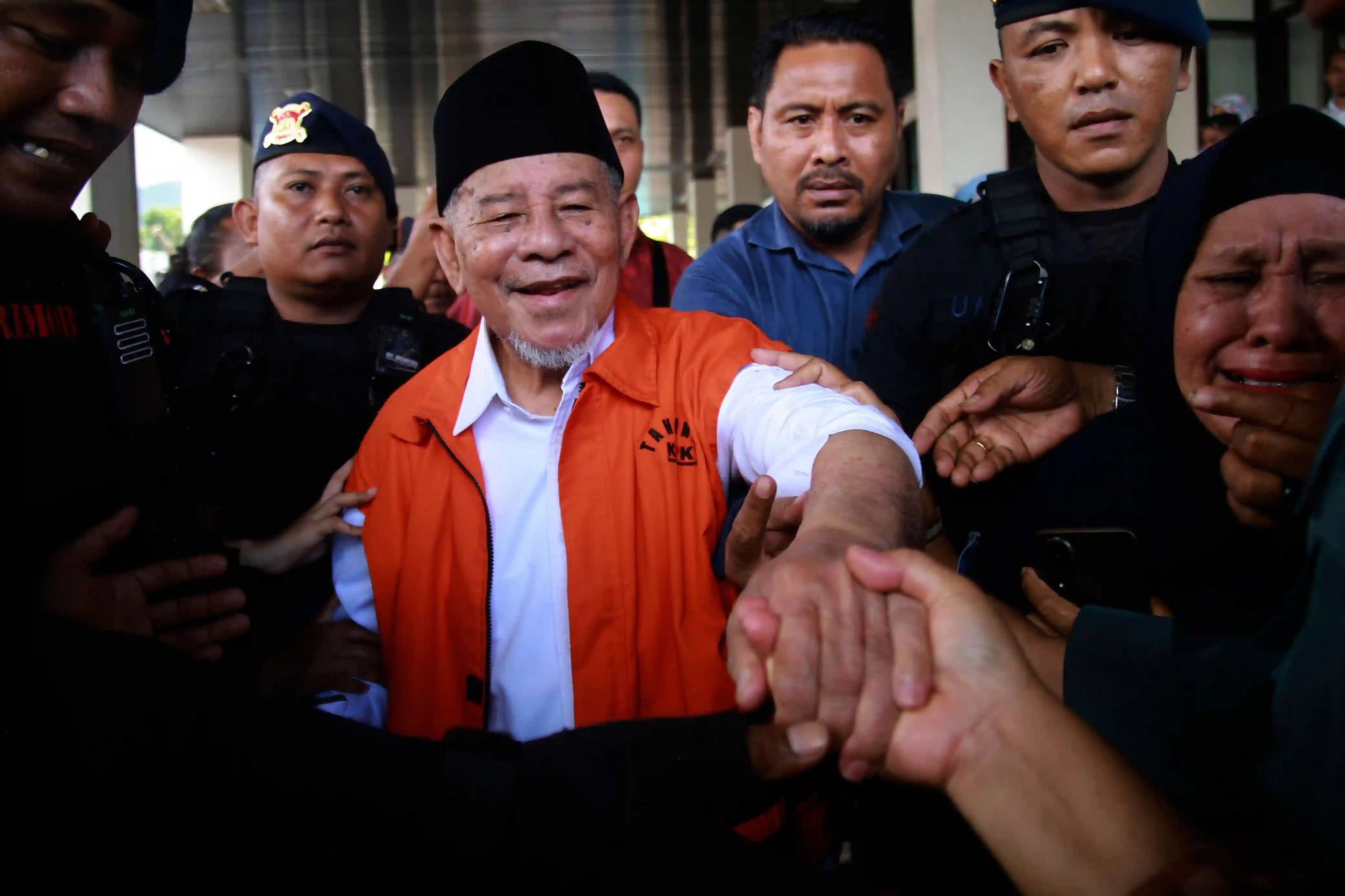 Mantan Gubernur Maluku Utara, Abdul Gani Kasuba meninggal dunia setelah menjalani perawatan. Foto: Repro Antara.