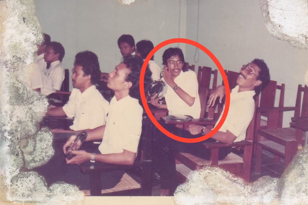 Arsip Jokowi saat berkuliah di UGM dan diwisuda tahun 1985. Foto: Repro Humas UGM dan Koleksi Dok. Frono Jiwo.