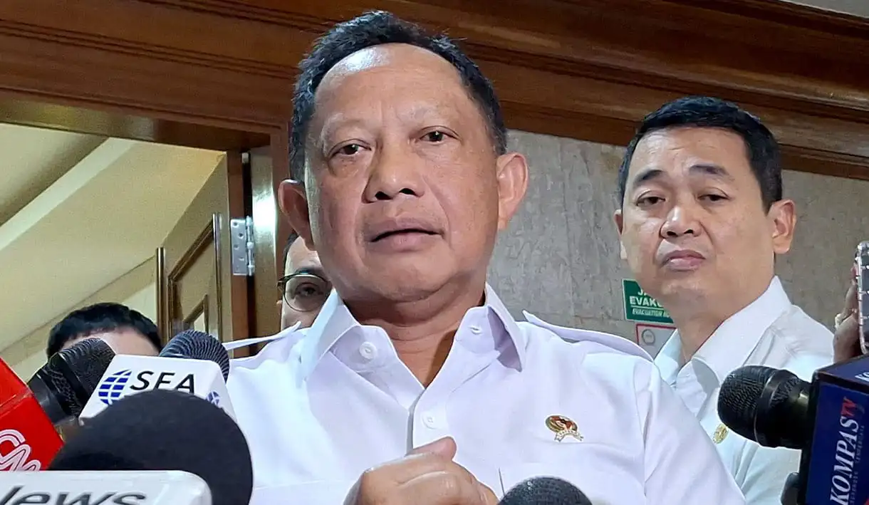 Tito Karnavian dilaporkan ke KPK terkait dugaan korupsi retret, Kepala Daerah di Magelang. Foto: Repro Bacakoran