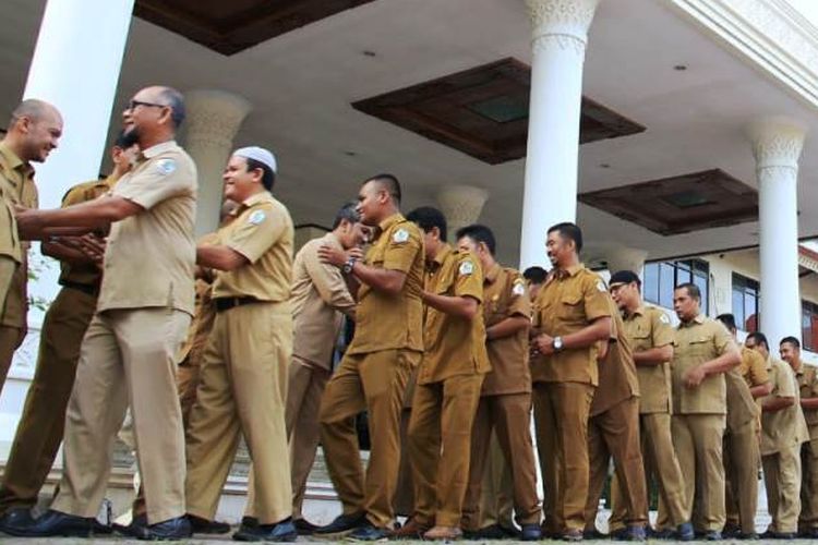 THR ASN dan PPPK 2025 cair lebih cepat sebelum Lebaran tiba. Foto: Repro Kompas.