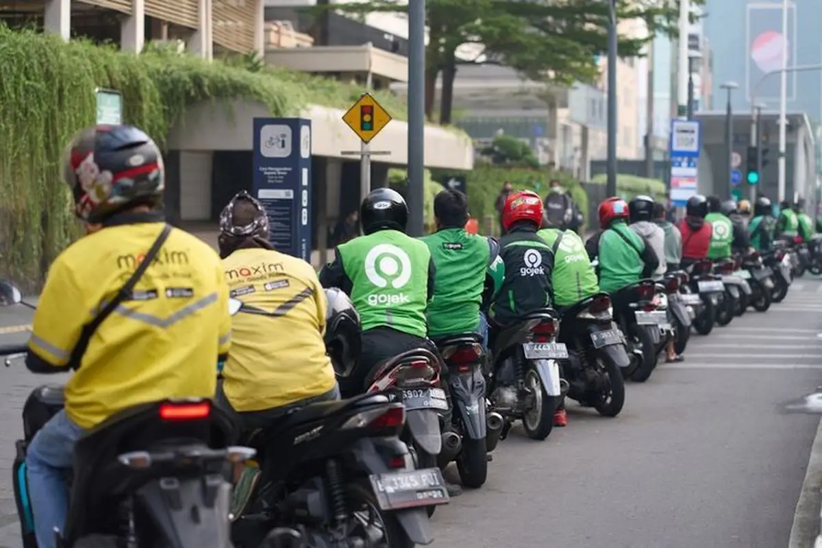 THR ojol 2025 cair H-7 Lebaran, pengemudi harus memenuhi syarat tertentu. Foto: Repro Kompas