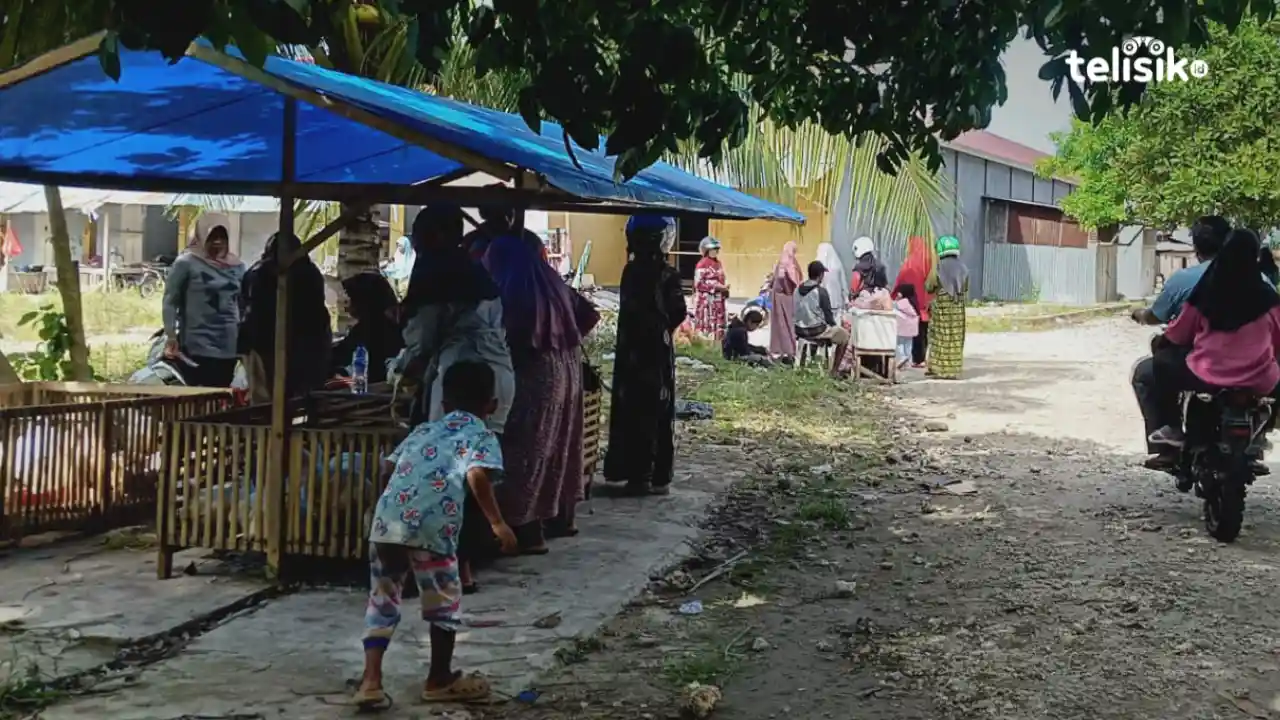 Suasana Pasar Sentral Wakatobi di pertengahan bulan Ramadan. Foto: Wa Ode Hesti/Telisik