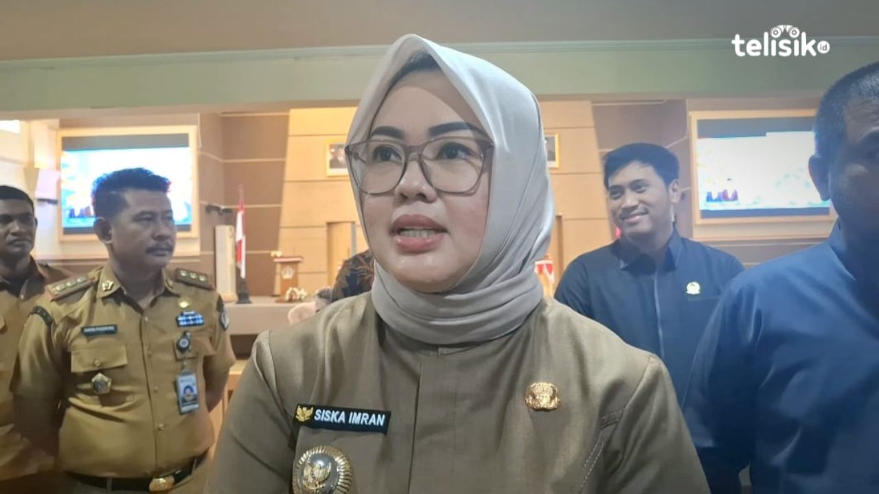 Wali Kota Kendari, Siska Karina Imran, menjawab pertanyaan awak media di Kantor DPRD Kota Kendari, Senin (24/3/2025). Foto: Erni Yanti/Telisik