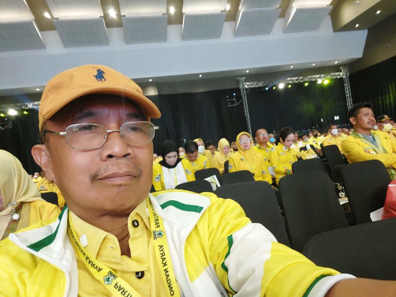 Ketua Partai Golkar Konawe Utara, Safrin (kiri), dipecat Herry Asiku dan tunjuk anaknya sebagai pengganti. Foto: Ist.