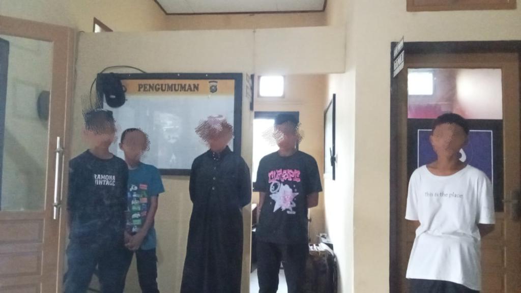 Pelaku pembakaran santri di Kolaka Utara (tengah). Foto : ist