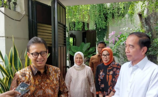 Ketika Prabowo ke Luar Negeri, Para Menteri justru ramai-ramai temui Jokowi di Solo. Foto: Repro Antara.