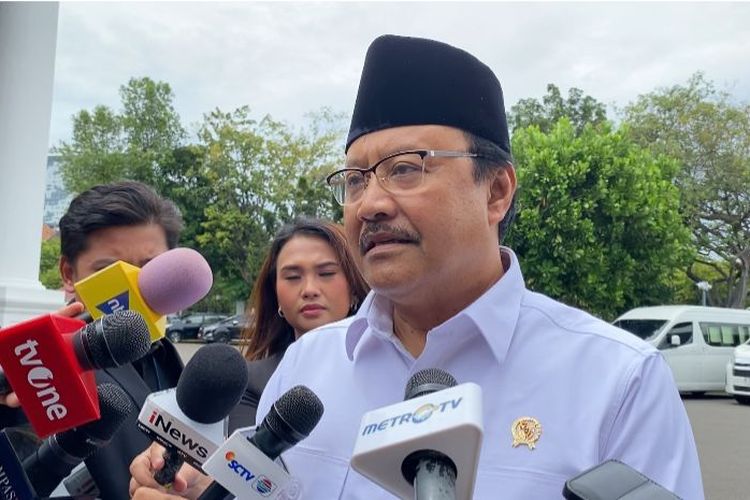 Menteri Sosial Saifullah Yusuf, menyebut guru Sekolah Rakyat digaji setara UMR. Foto: Repro Kompas