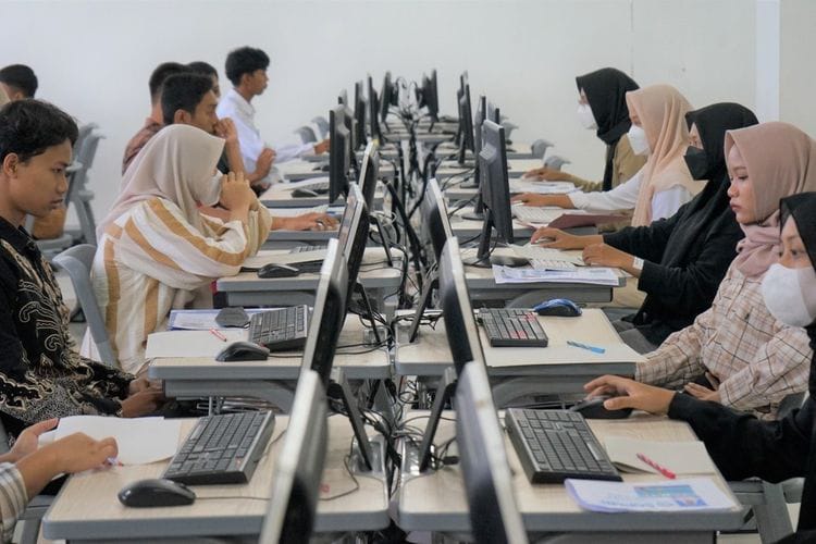 Hasil UTBK SNBT 2025 bisa langsung dicek usai pelaksanaan ujian. Foto: Repro Kompas.