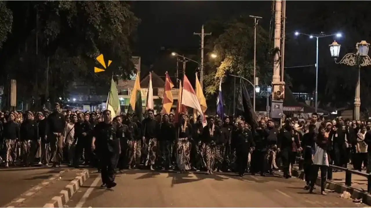 1 Suro 2025, sebuah peristiwa mistik dalam tradisi Jawa, jatuh pada 27 Juni. Foto: Repro Katadata.