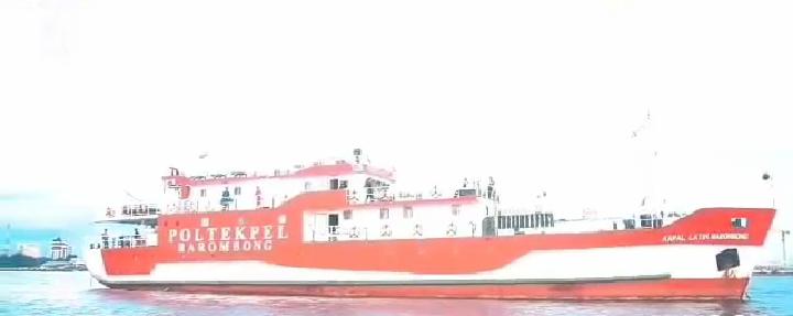 KM. Latih Barombong berlayar rute Sulawesi Tenggara-Selatan. Foto: Ist.