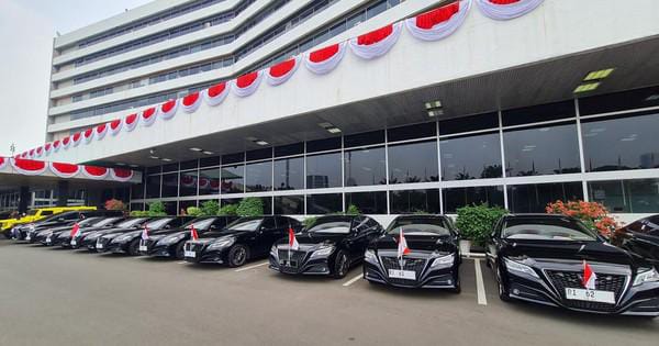 Spesifikasi mobil dinas menteri dibatasi mesin 3.500 cc atau listrik 250 kW. Foto: Repro Detik.