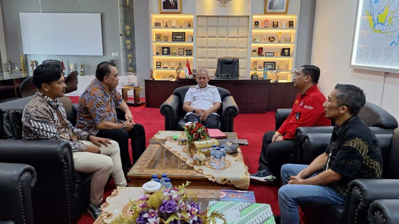 Audiensi PLN bersama Wali Kota Baubau, Yusran Fahim, terkait perluasan lahan dan penambahan mesin PLTMG 30 MW. Foto: Ist.