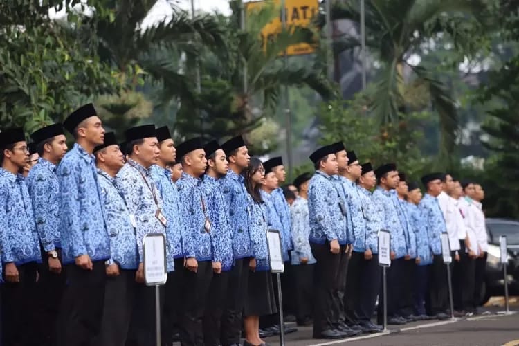 Gaji ke-13 PPPK 2025 cair lebih awal, rincian per golongan diumumkan. Foto: Repro Menpan.
