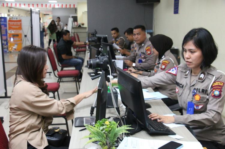 Dispensasi perpanjangan SIM pasca Lebaran 2025 dibuka hingga 19 April mendatang. Foto: Repro Disway.