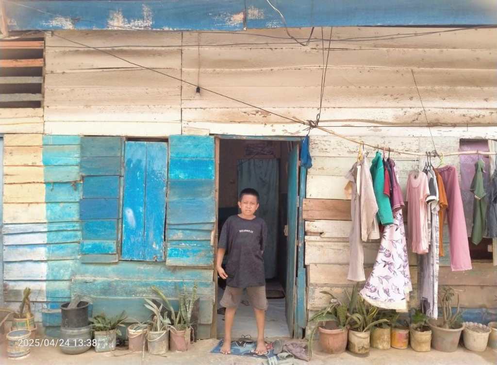 Salah seorang anak calon siswa dari keluarga buruh yang mendaftar Sekolah Rakyat gratis di Kendari. Foto: Ist
