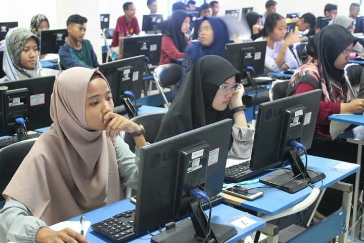Soal UTBK SNBT 2025 bocor, calon mahasiswa mulai resah. Foto: Repro kampus Impian.