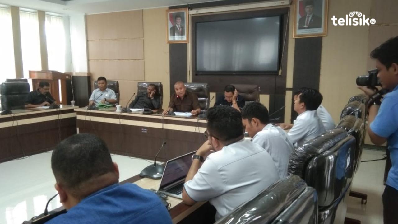 Hearing soal pemberhentian dua anggota Koperasi Jasa TKBM Tunas Bangsa Mandiri di DPRD Kota Kendari. Foto: Kardin/Telisik